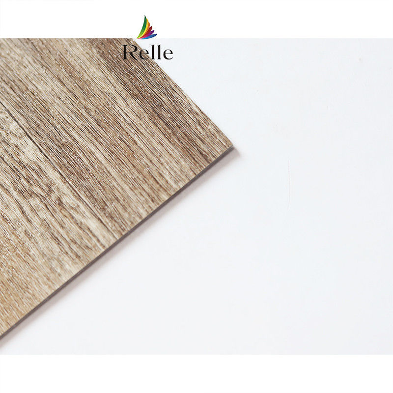 Campo de basquete Relle Vinyl Sport piso 6mm com revestimento UV e redução de ruído