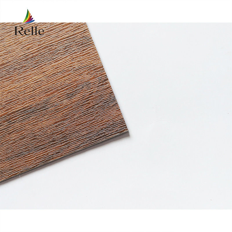 Campo de basquete Relle Vinyl Sport piso 6mm com revestimento UV e redução de ruído